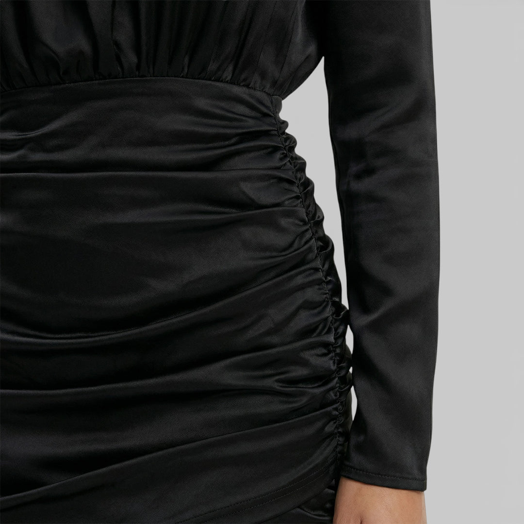 Vestido Mini Cuello Alto Elegante